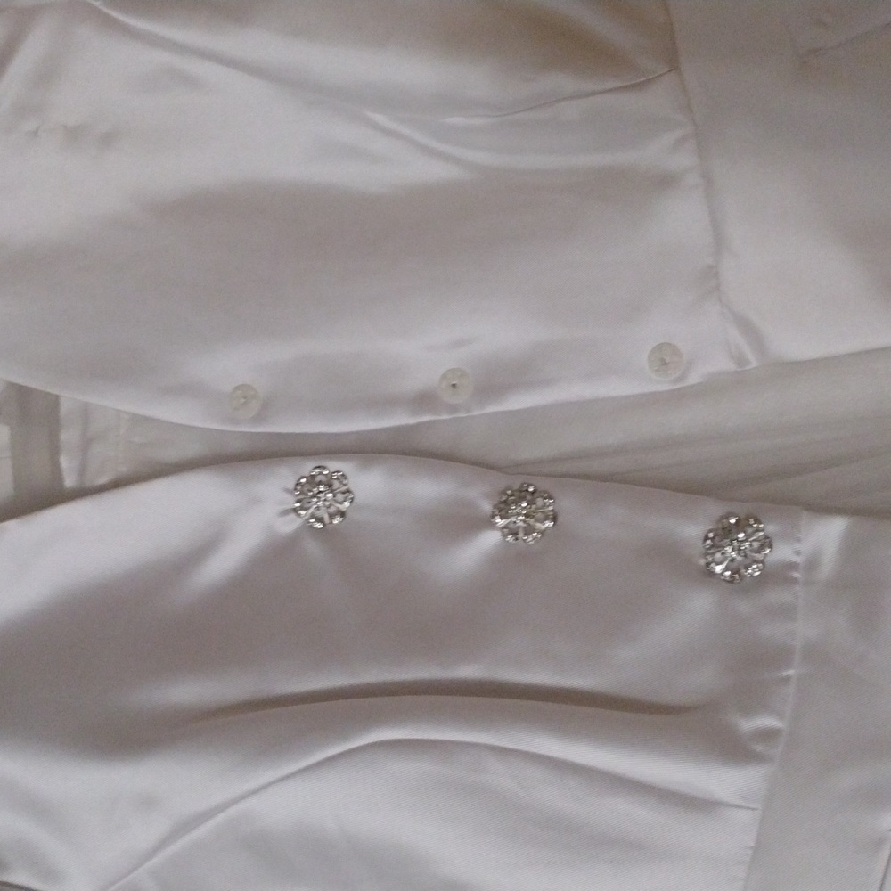 Clothes - Picture 2 of 4